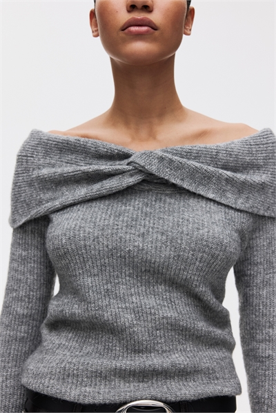 Джемпер с вырезом на плечах 1310812004