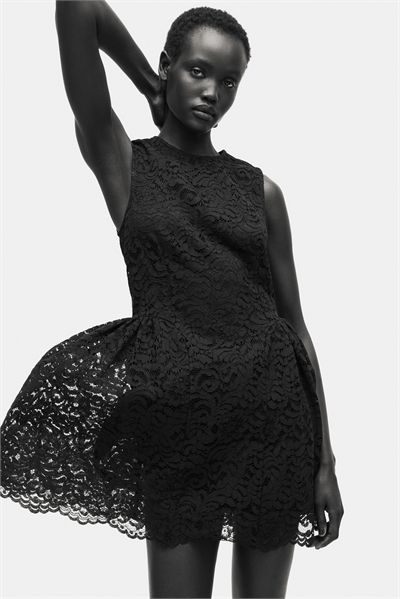 Кружевное платье с расклешенной юбкой 1324719001