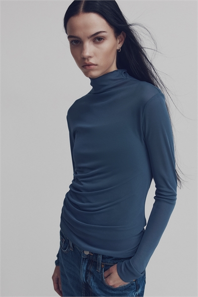 Топ из гладкого трикотажа 1328339002