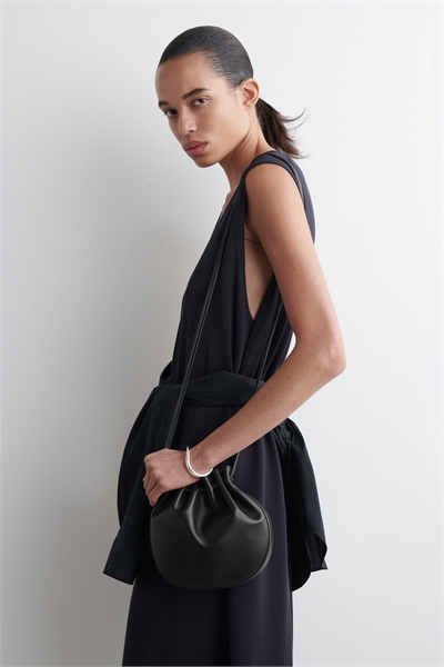 Сумка-мешочек из кожи 1283649001