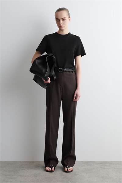 Сандалии с перекрестными ремешками на каблуке 1267727001