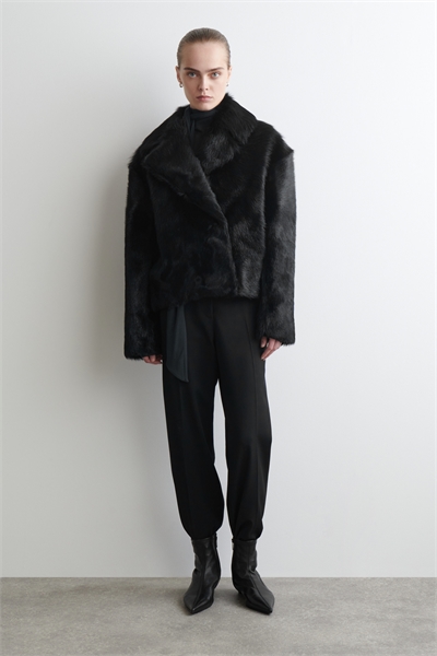 Кожаная куртка с воротником из конского волоса 1304524001