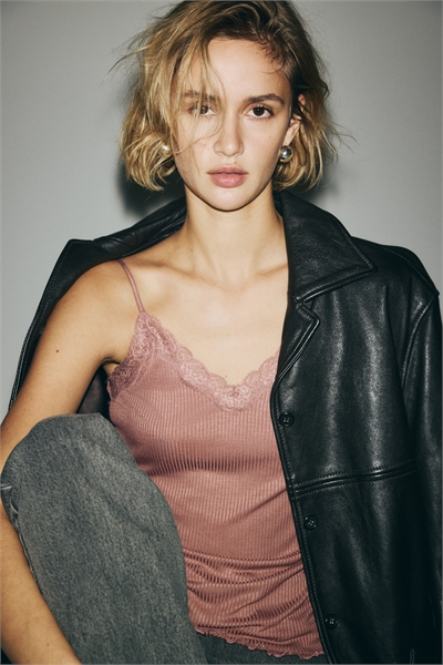 Топ на бретельках с кружевной отделкой 1314336002