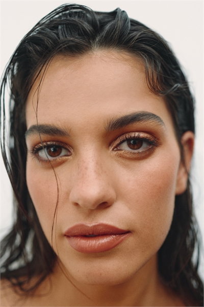 Палетка теней Essential Eyeshadow Palette 1222141002