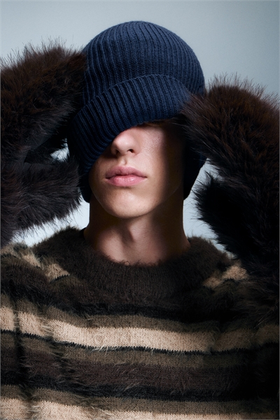 Вязаная шапка с отворотом из шерстяного микса 1243574005