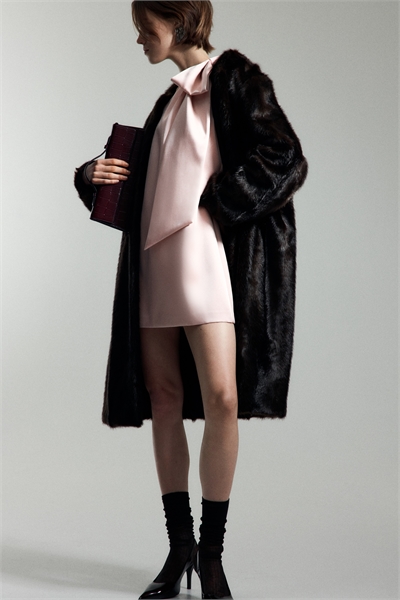 Платье на одно плечо с декором в виде банта 1317709002