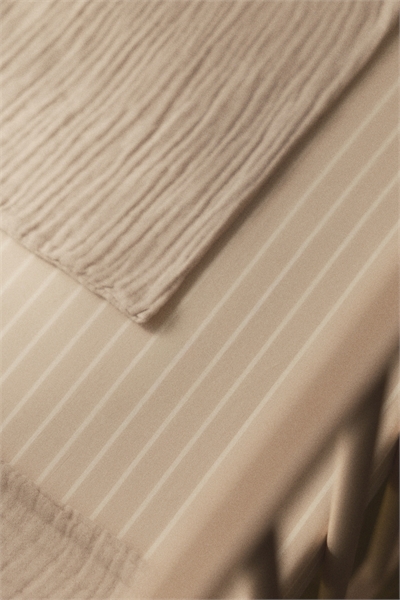 Приталенная простыня для детской кроватки из хлопковой перкали 1307065001