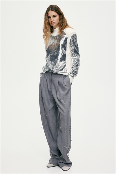 Топ с плечевыми накладками с блестками 1317409001