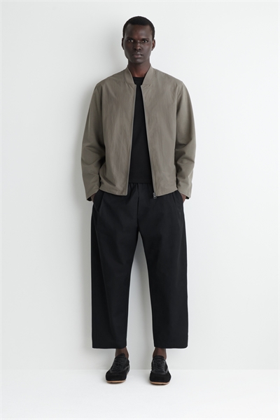 Куртка-бомбер из джерси с панелями 1292448001