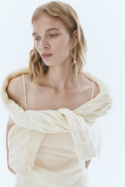 Топ на бретельках с кружевной отделкой 1331561002