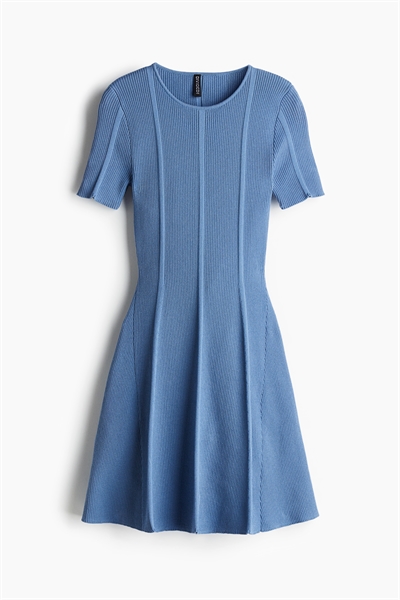 Платье с расклешенной юбкой из трикотажа в рубчик 1262820003