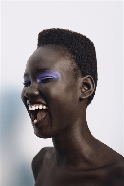 Палетка теней Essential Eyeshadow Palette 1222141004