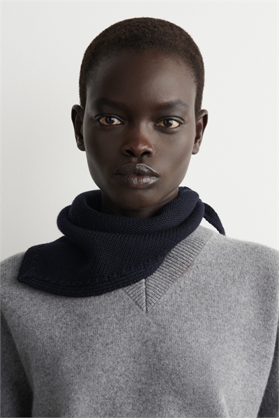 Шарф-треугольник из мериносовой шерсти 1313060002