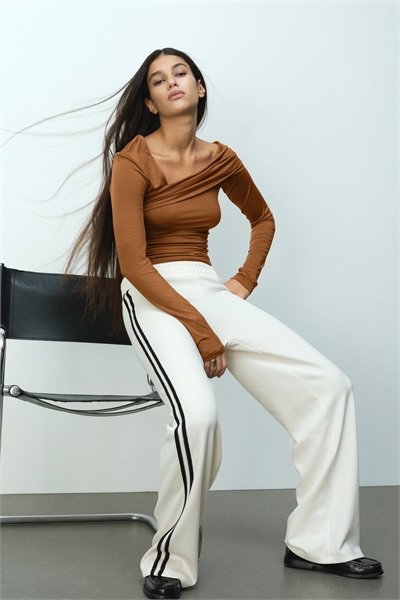 Драпированный топ на одно плечо 1320141003