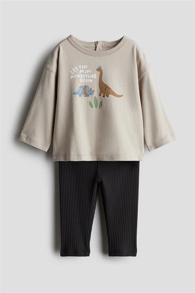 Комплект из двух частей: топ и леггинсы 1245604002