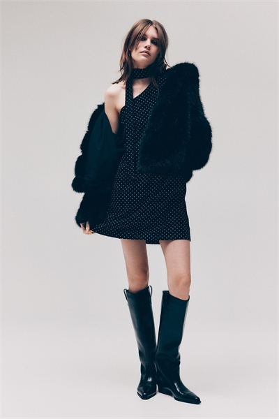 Платье на одно плечо 1315201001