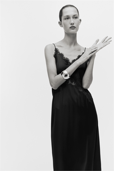 Платье на бретельках с кружевной отделкой 1334004001