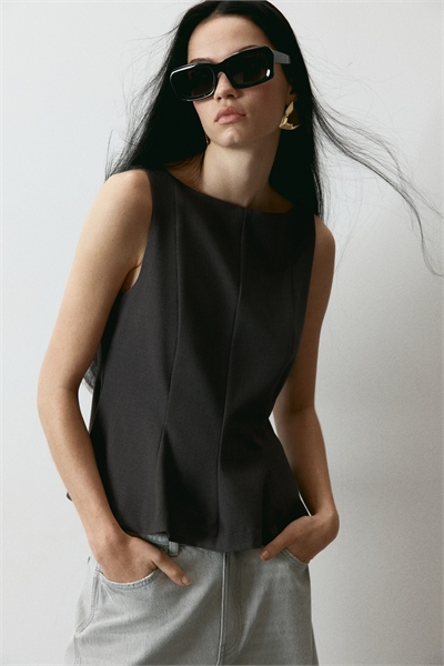 Приталенный топ с пеплумом 1316615001