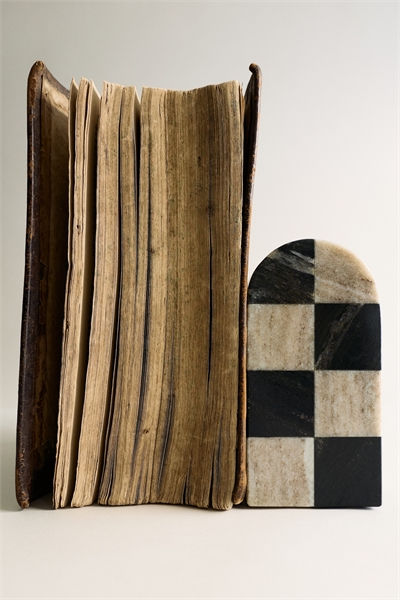 Подставка для книг из мрамора артикул 1308129001