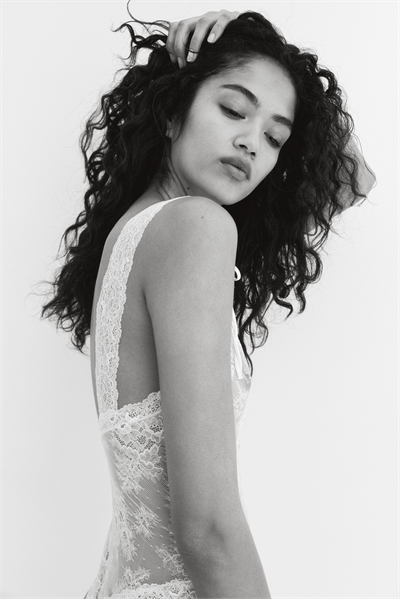 Кружевное боди с глубоким вырезом артикул 1316531002