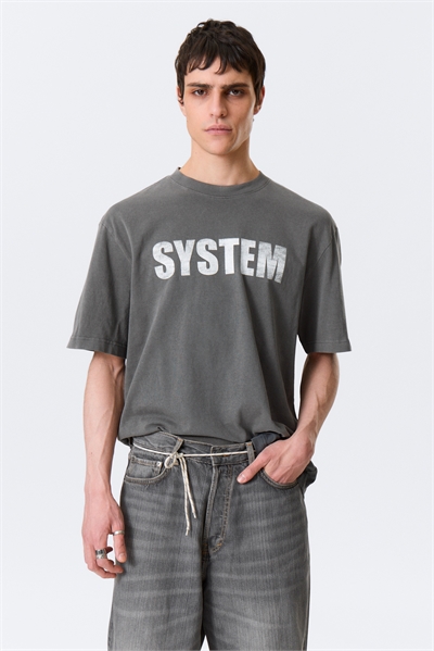 Свободная футболка с надписью артикул 1297131021