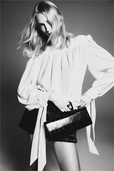 Блузка с накладными плечами артикул 1310374001