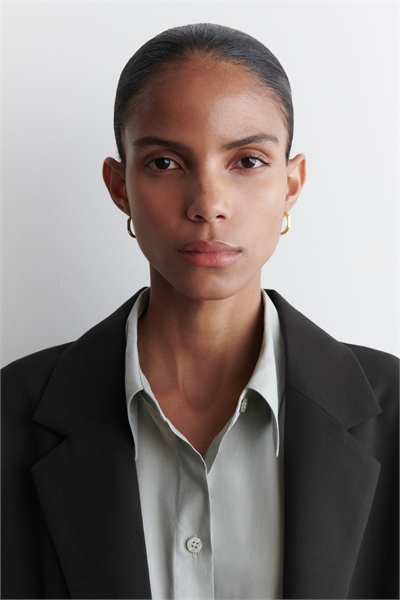 Серьги-обручи с гранями артикул 1301114001