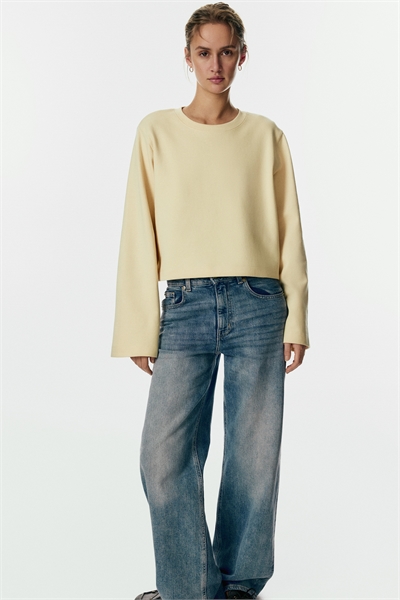 Короткий топ из интерлока артикул 1322992004