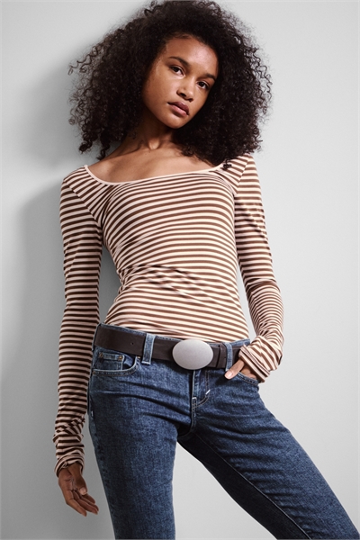 Топ с длинными рукавами облегающего кроя с вырезом 