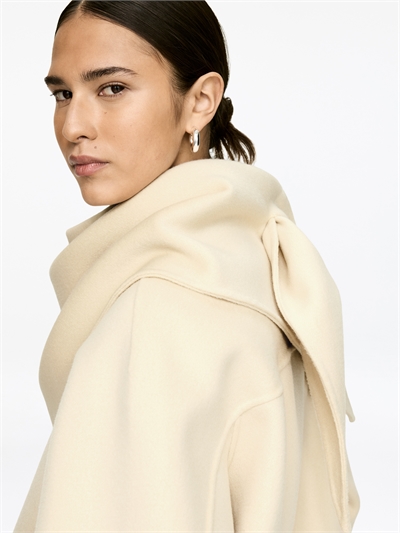 Шерстяной треугольный шарф артикул 1209310009