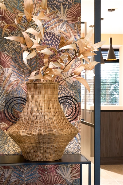 Ваза из ротанга артикул 1305945001