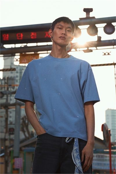 Футболка с принтом свободного кроя артикул 1262292009