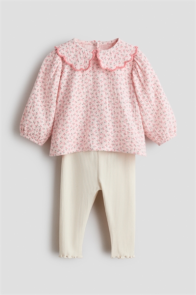 Комплект из двух частей: блузка и леггинсы артикул 1316464002