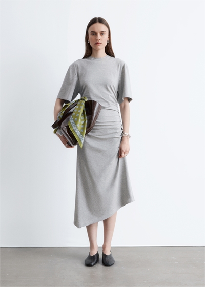 Асимметричное платье-футболка средней длины артикул 1320399001