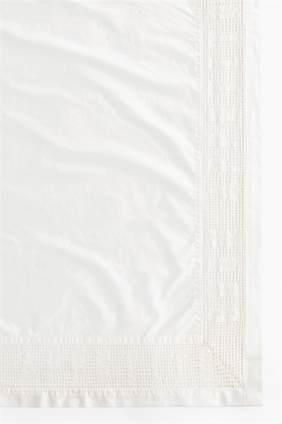 Хлопковая скатерть с кружевной отделкой артикул 1307510001