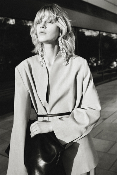 Блейзер с поясом артикул 1319259001