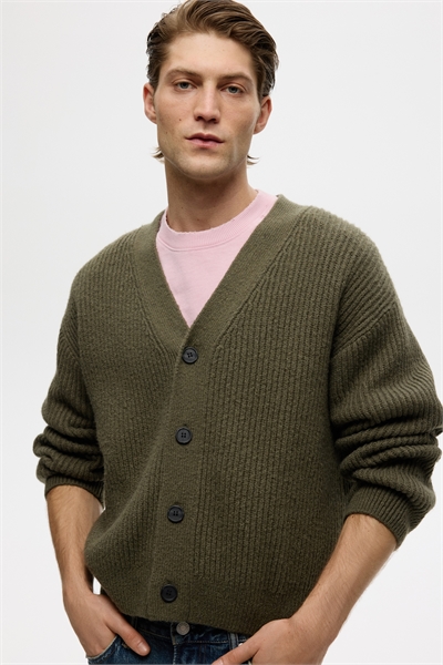 Свободный вязаный кардиган в рубчик артикул 1296599003