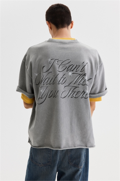 Футболка свободного кроя с объемным силуэтом артикул 1313928006