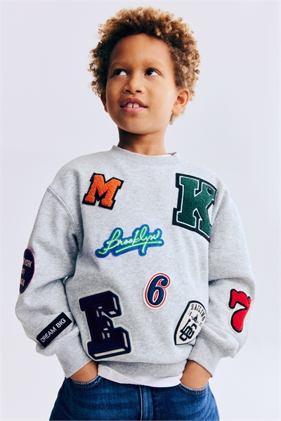 Мягкая ворсистая толстовка с аппликациями артикул 1332481001