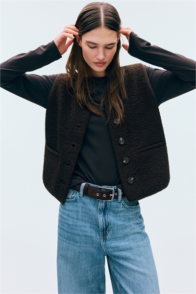 Плюшевая жилетка артикул 1315452002