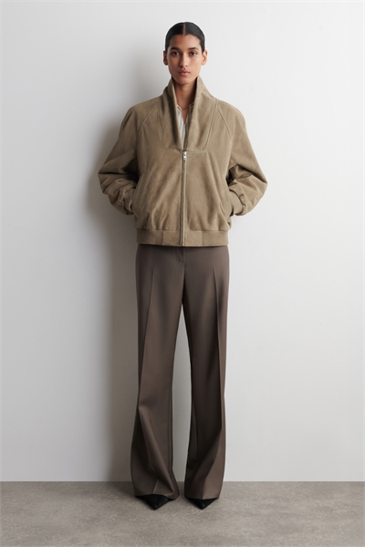 Бомбер из замши с воротником-шалью артикул 1336433001