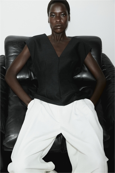 Топ с V-образным вырезом артикул 1321147002