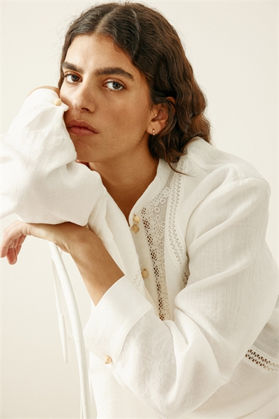 Блузка с кружевной отделкой артикул 1321150001