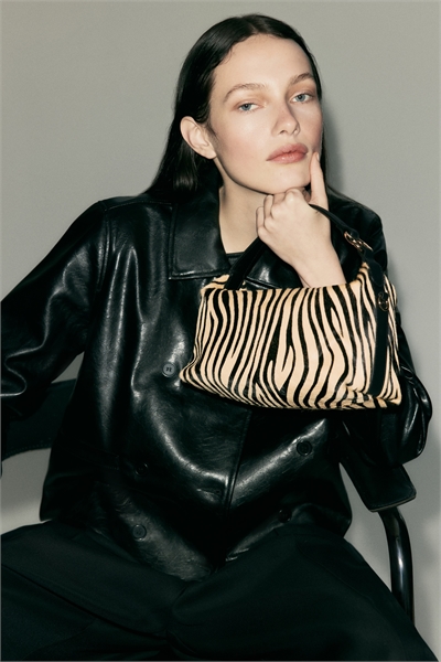 Кожаная сумка через плечо артикул 1323482001