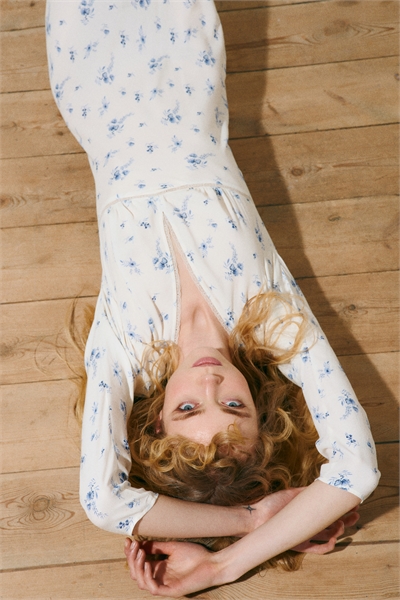 Платье из вискозы с длинными рукавами артикул 1328035001