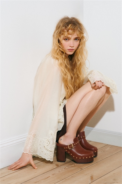 Блузка с английской вышивкой артикул 1329765001