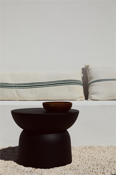 Металлический журнальный столик артикул 1263432001