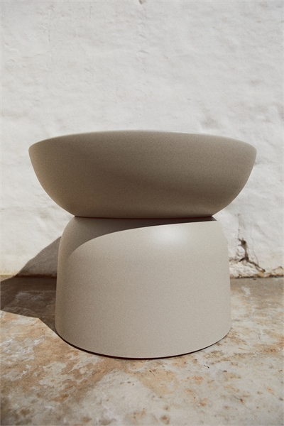 Металлический журнальный столик артикул 1263432002