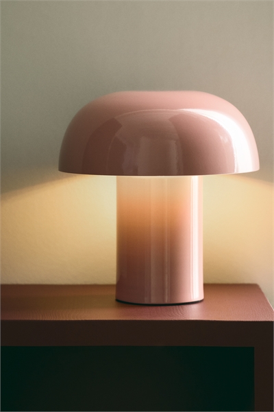 Металлическая настольная лампа артикул 1225620020