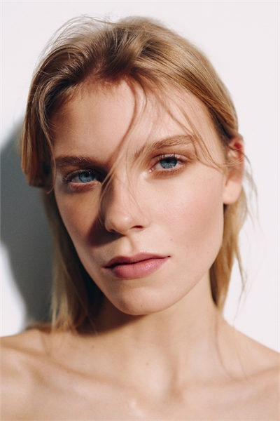 Помада Sheer Brilliance артикул 1325694001